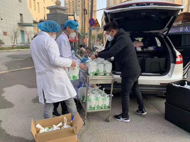 老乡鸡拒绝员工降薪，阿里马云给员工各种补助：良心企业，大赞