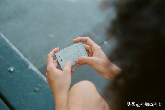 2500块一个不能上网的手机，你会买吗？