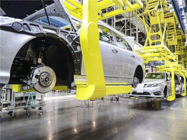 燃油车越做越大，新能源却越做越小？造台大车很难吗？