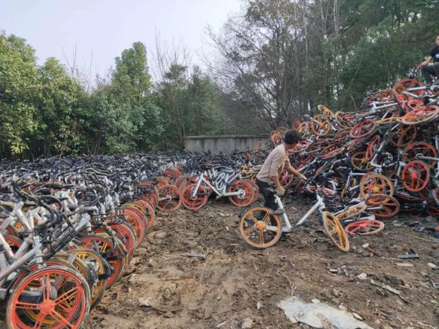 10人到江苏偷走5000多辆共享单车！被找到时在废品收购站