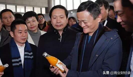 因马云一句表扬，十万箱饮料被一抢而空，网友：给我尝尝