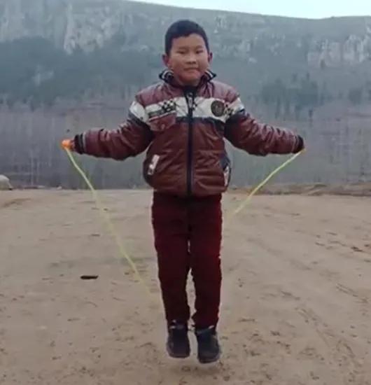 5G时代了，中国农村网络覆盖全球领先，上网课为何还要爬山坡？