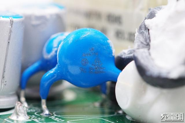 小米90W USB PD快充充电器拆解，用料确实猛