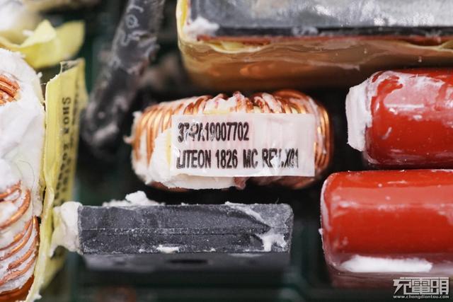 小米90W USB PD快充充电器拆解，用料确实猛