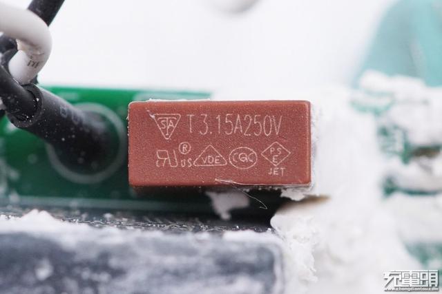 小米90W USB PD快充充电器拆解，用料确实猛