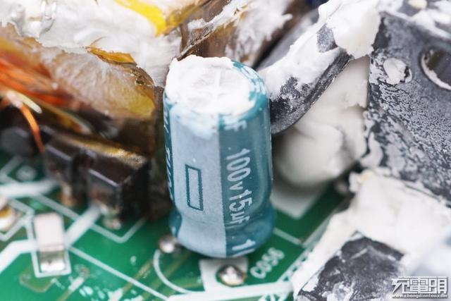 小米90W USB PD快充充电器拆解，用料确实猛