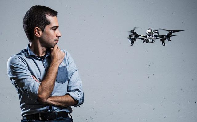 会躲闪的AI无人机，篮球砸不到！新算法让飞行器更智能|专访