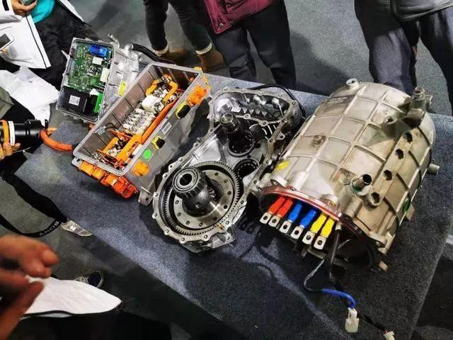 从一辆10万公里蔚来ES8拆解，看纯电动汽车的高压电安全设计