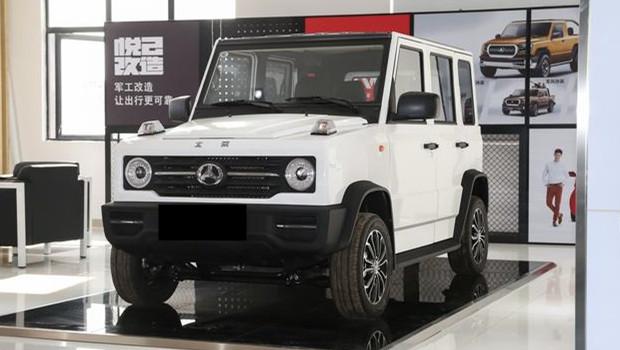 被称“小号奔驰G”，车长近3.3米+四轮驱动，售价不足6万！