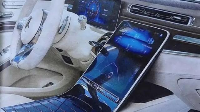 抛弃双横屏，奔驰也要开始「致敬」特斯拉了？