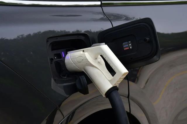 6/7座可选，不烧油可轻松跑126km，PHEV车型纯电续航最高记录诞生