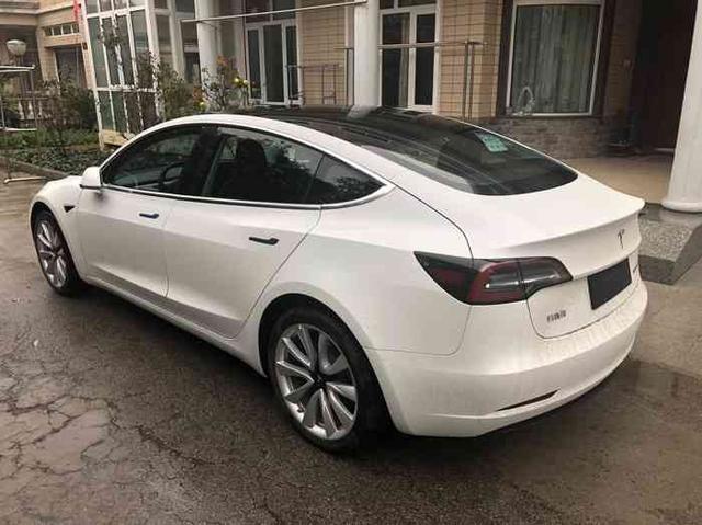 提特斯拉Model3有两个月了，今天他想来分享下用车感受