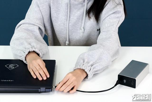 黑科技SmartDC-森石脉推出PowerBen能源堡360W移动电源