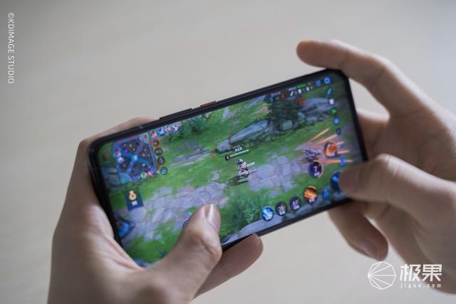 强大的性能旗舰手机！骁龙865+双模5G，极速体验秀翻全场！