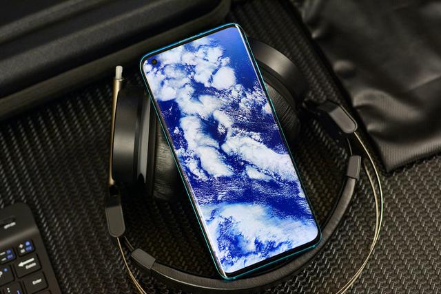 第一个吃螃蟹成功！小米10热度依旧榜首，销量保守估计50万台