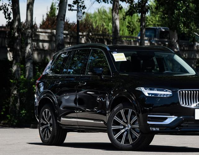 沃尔沃终于大爆发！新车霸气不输路虎，2.0T爆320马力，标配四驱