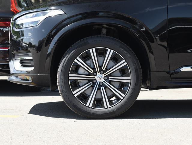 沃尔沃终于大爆发！新车霸气不输路虎，2.0T爆320马力，标配四驱