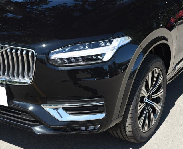 沃尔沃终于大爆发！新车霸气不输路虎，2.0T爆320马力，标配四驱