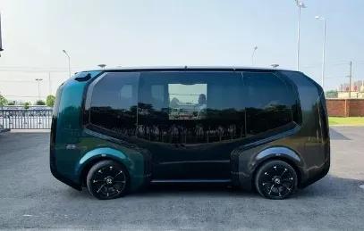 名副其实的无人驾驶汽车，连方向盘都取消了