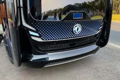 名副其实的无人驾驶汽车，连方向盘都取消了