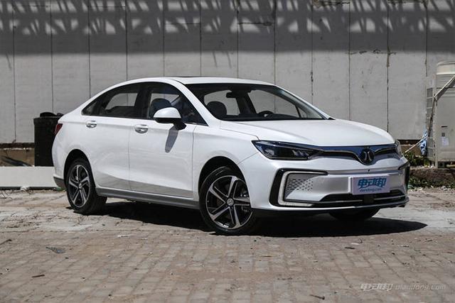 车市是否回暖？9款热门新能源汽车真实探店