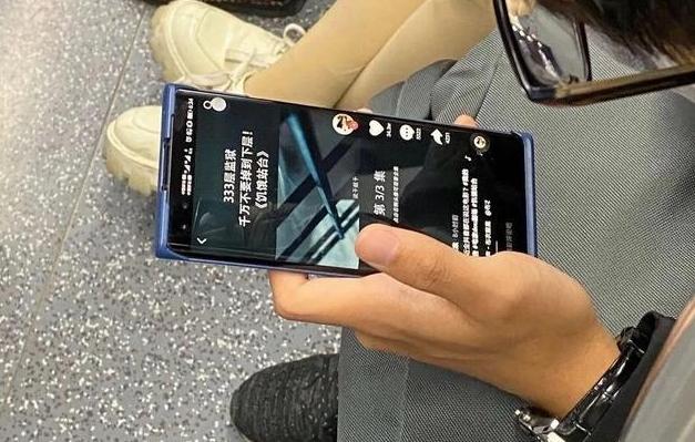 荣耀30 Pro外形配置大曝光，搭配麒麟990处理器，双挖孔全面屏？