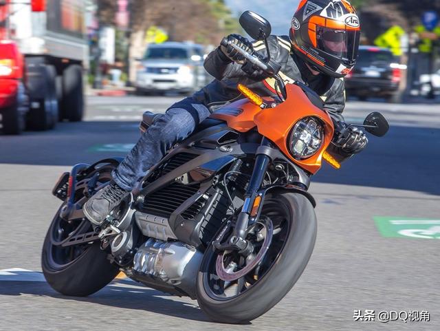 哈雷电动复古摩托亮相，92马力续航不足200km，可模拟排气声浪