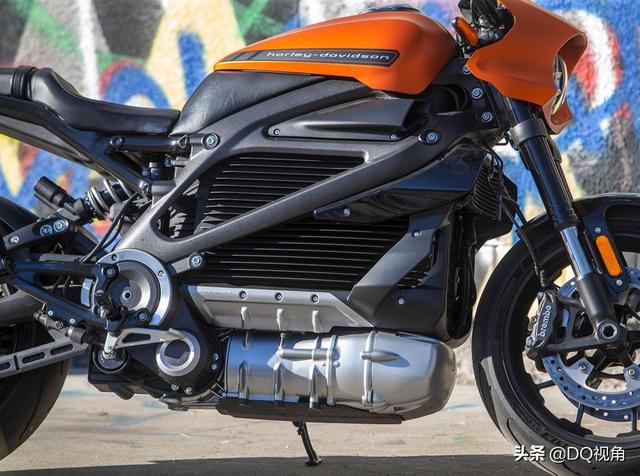 哈雷电动复古摩托亮相，92马力续航不足200km，可模拟排气声浪