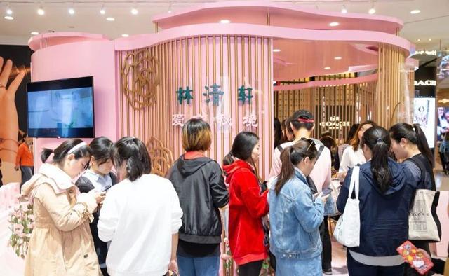 1小时卖货千万，创始人CEO都开直播带货了，李佳琦怎么办？