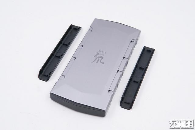 红魔推出的27W氘锋移动电源，拆完发现竟是个马甲版