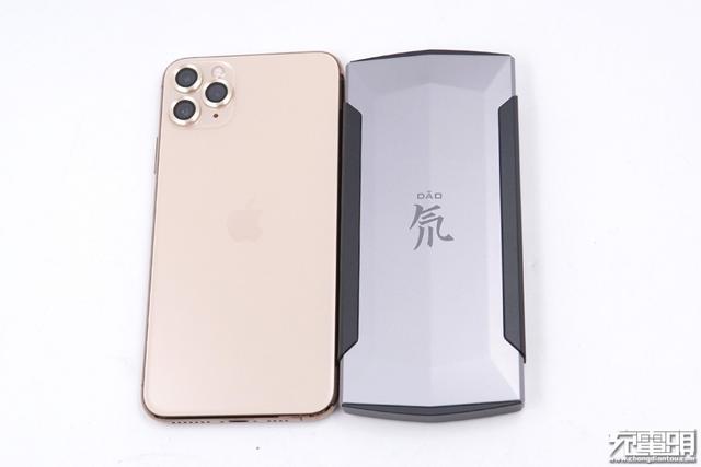 红魔推出的27W氘锋移动电源，拆完发现竟是个马甲版