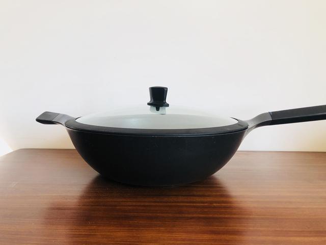 还是对年轻人下手了，小米推出超白金不粘锅，网友：值！