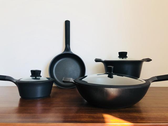 还是对年轻人下手了，小米推出超白金不粘锅，网友：值！