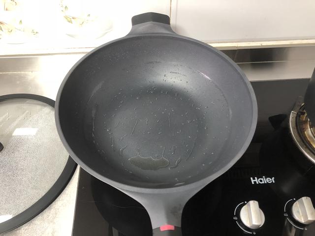 还是对年轻人下手了，小米推出超白金不粘锅，网友：值！