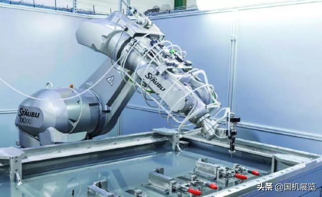 用超音速3D机器人水刀切割飞机发动机转子叶片，太酷炫了