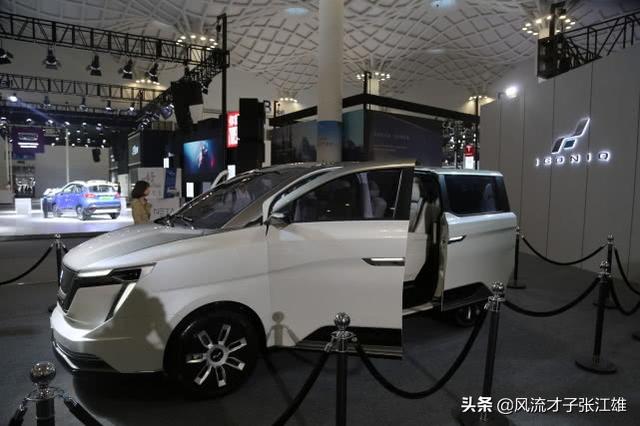 实拍艾康尼克-ICONIQ SEVEN，世界上第一台全电动 MPV 乘用车