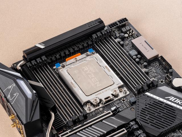 技嘉TRX40 AORUS MASTER开箱评测：16+3相直出供电太可怕