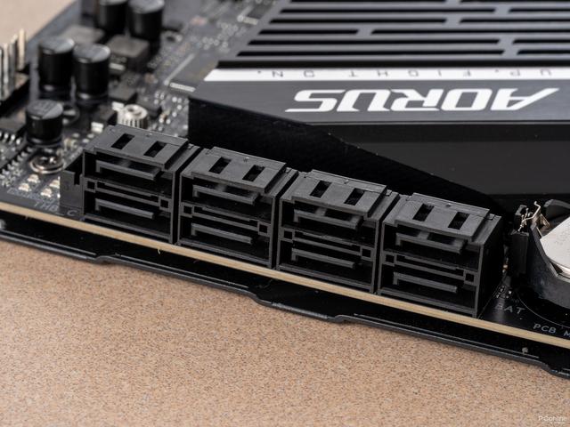技嘉TRX40 AORUS MASTER开箱评测：16+3相直出供电太可怕