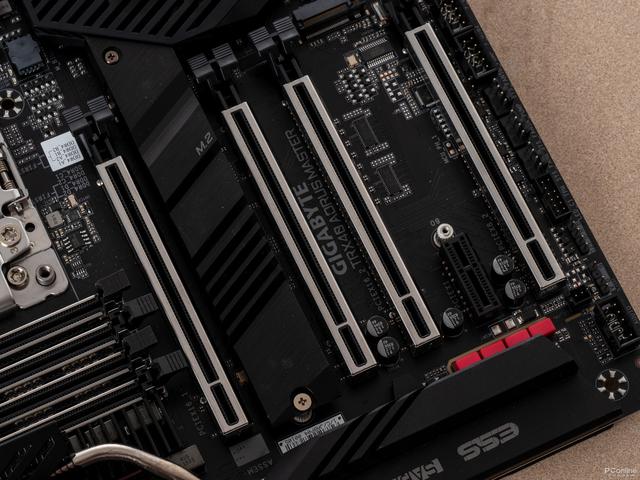 技嘉TRX40 AORUS MASTER开箱评测：16+3相直出供电太可怕