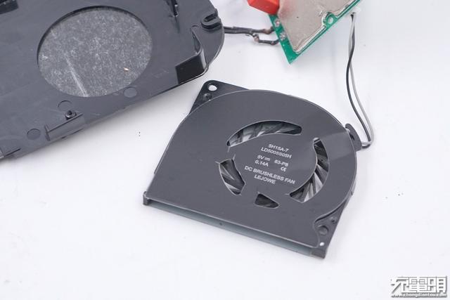 电商爆款无线充：南孚AirCharge立式风冷无线快充深度拆解