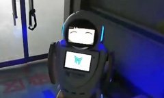 中国喷雾器机器人在国外火了，美国网友直言：是在同一个时代吗？