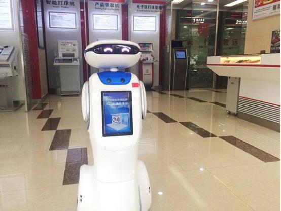 美国小哥第一次来中国，一进银行就迷茫了：你们管这叫银行？