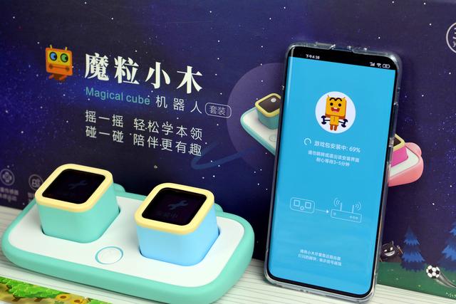 小米推出小木机器人，两个屏幕可同时操作，还支持多种桌游