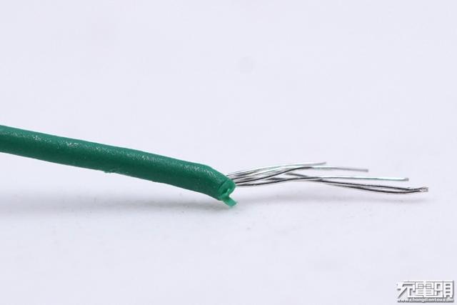 我们拆了红魔100W USB-C快充数据线：这做工，小米都汗颜