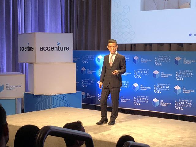 比特币首富 李笑来：挖币卖币一月赚上亿