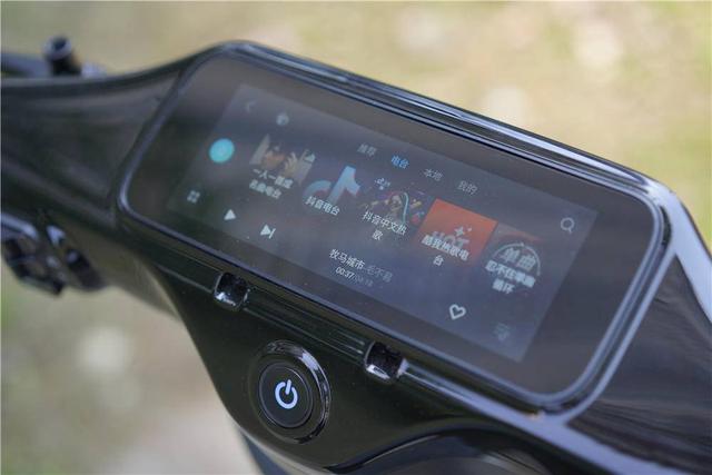 电动车上内置了小爱同学会是种什么体验？现在，它就来了！