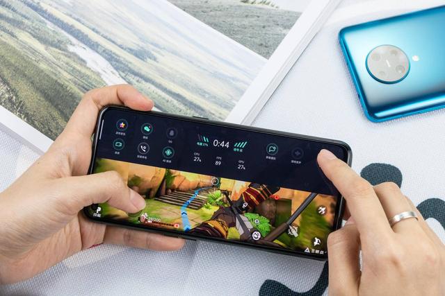 红米无奈妥协，realme实力奋起！论性价比，这次真的时代变了？