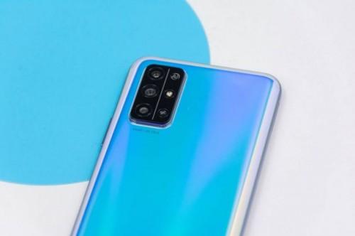 华为新机发布，麒麟820+6400万四摄+5G，堪称千元价格“屠夫”！