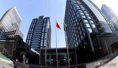 一年进账6000亿，他用33架飞机，174列火车赶超顺丰，京东