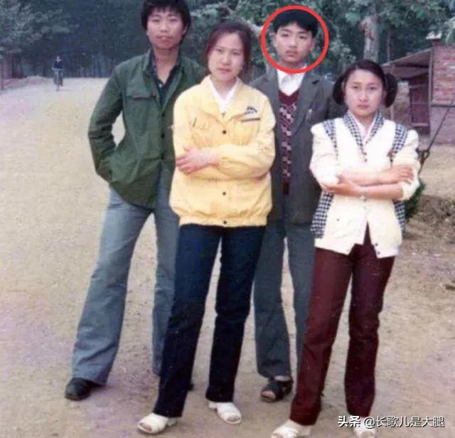 刘强东年轻时的照片，看得叫人心酸，网友感叹：这才是白手起家